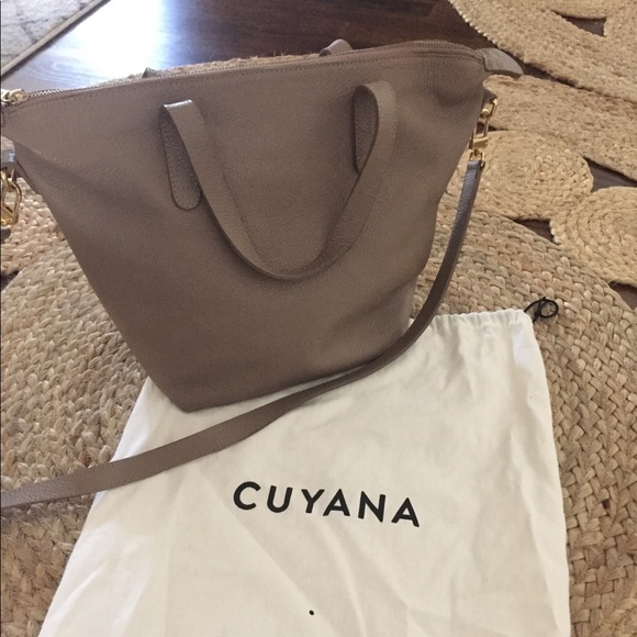 Cuyana Handbags - Cuyana small carryall tote